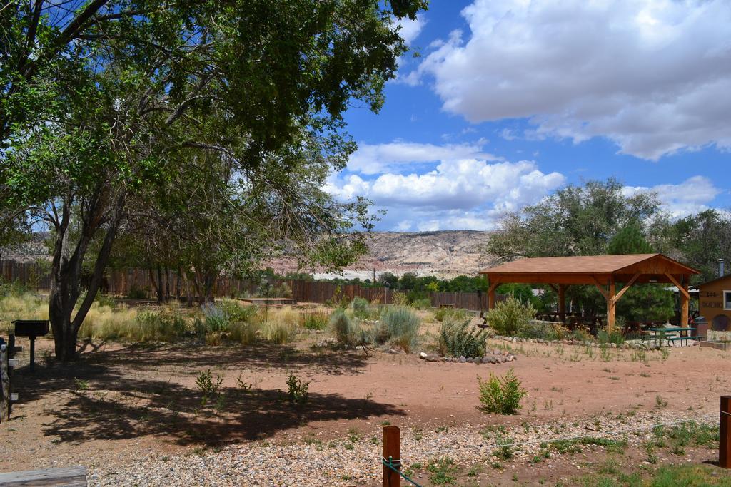 Escalante Outfitters Hotel Exterior photo